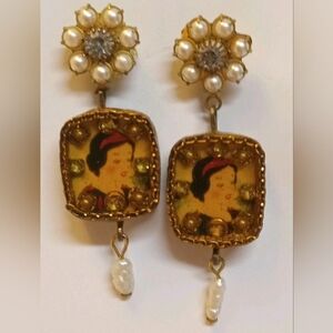 Rare Snow White Earrings Walt Disney Gallery Amber Glass Framed Pierced Vintage